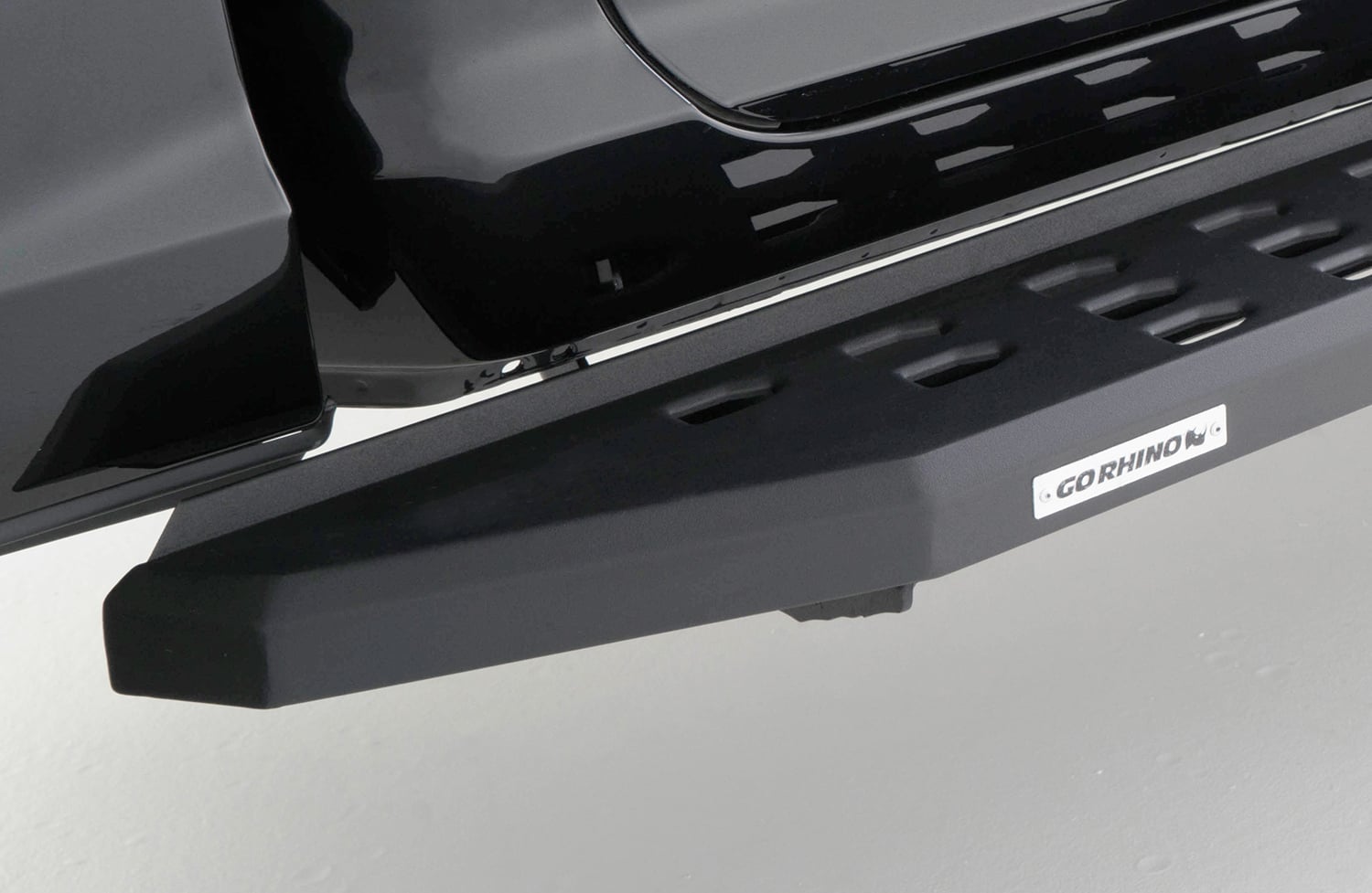 Go Rhino RB20 80-inch Running Boards - Textured Black - 69400080PC