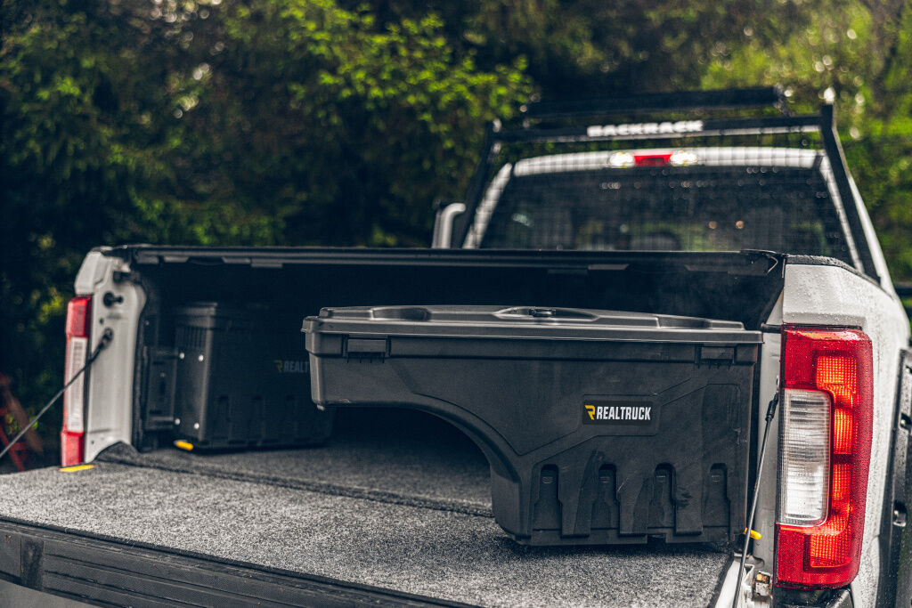 UNDERCOVER SWINGCASE 17-26 F250/F350 (PASSENGER SIDE) - image 3