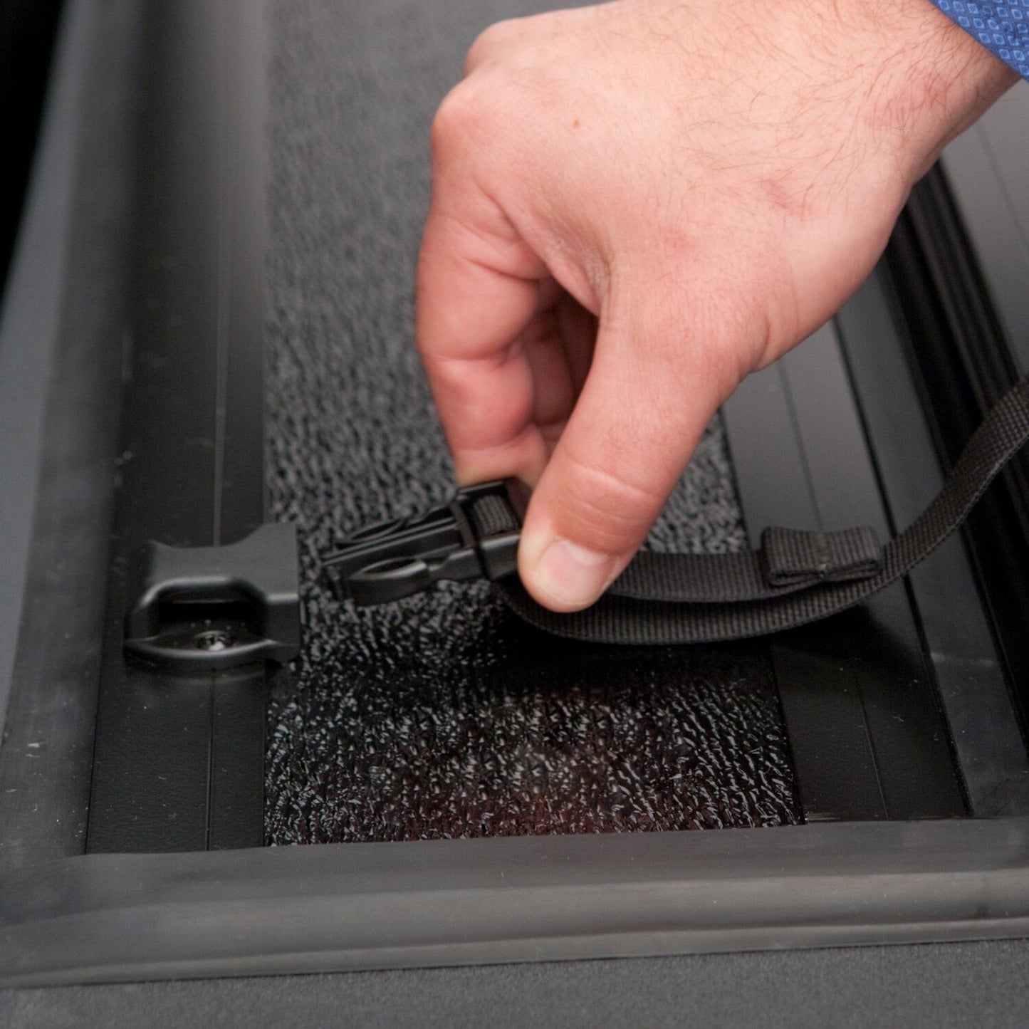 UnderCover hard folding tonneau cover for FFS 2024-2025 Tundra 6.5 Bed FS44018 - FS44018 - image 9