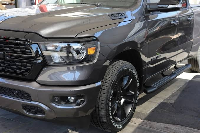 4" Black Steps - 09-18 Ram 1500 / 19-23 Ram 1500 "Classic" Quad Cab